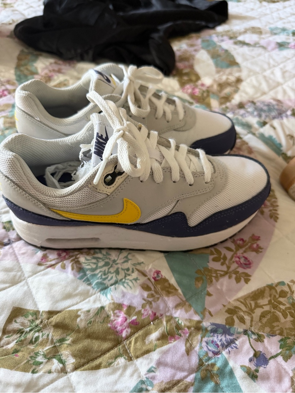 Nike Kids White, Navy & Yellow Low-Top Sneakers